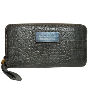 A|X Armani Exchange Round Zip Wallet